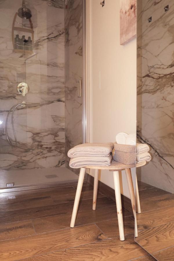 Suite Yenne Cagliari Bagian luar foto
