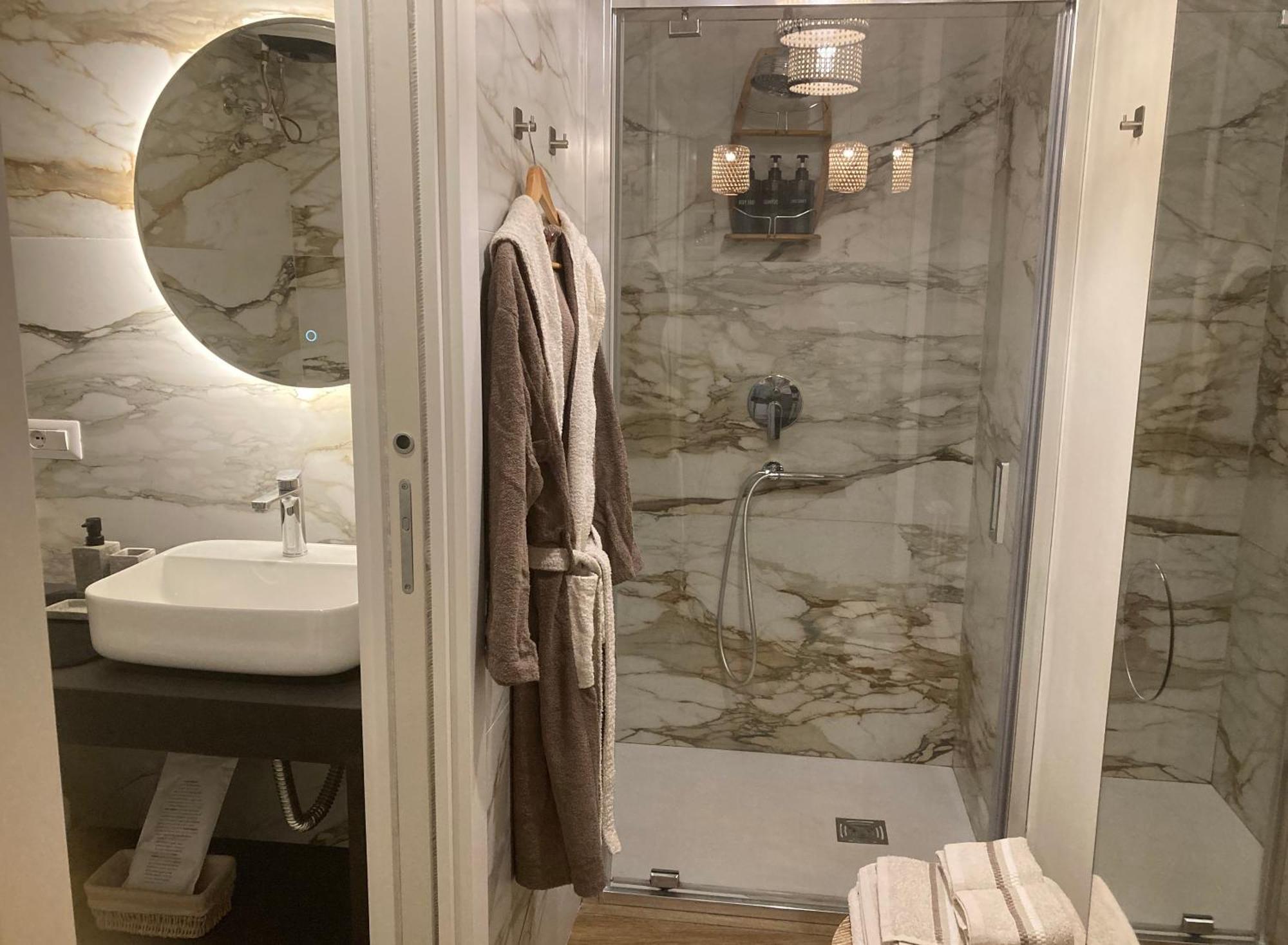 Suite Yenne Cagliari Bagian luar foto